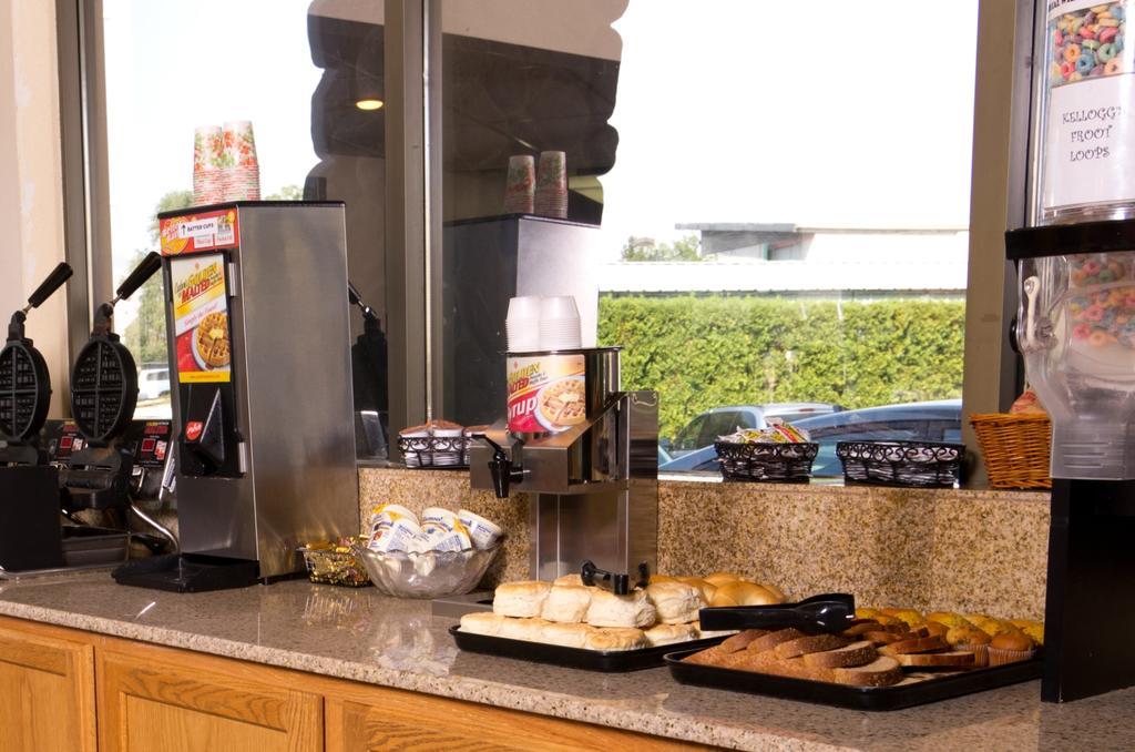 Cedars Inn Wenatchee Εξωτερικό φωτογραφία