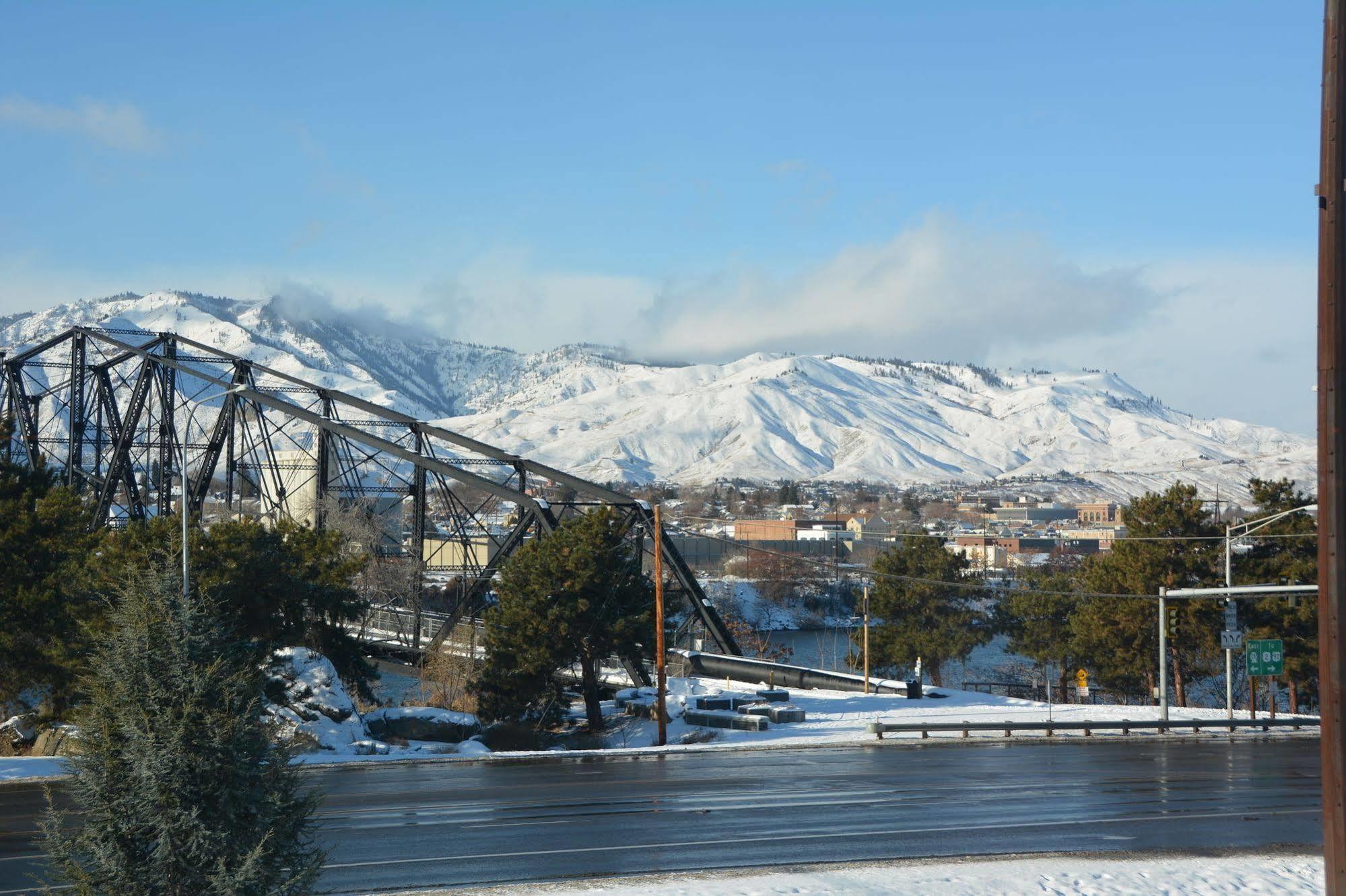 Cedars Inn Wenatchee Εξωτερικό φωτογραφία