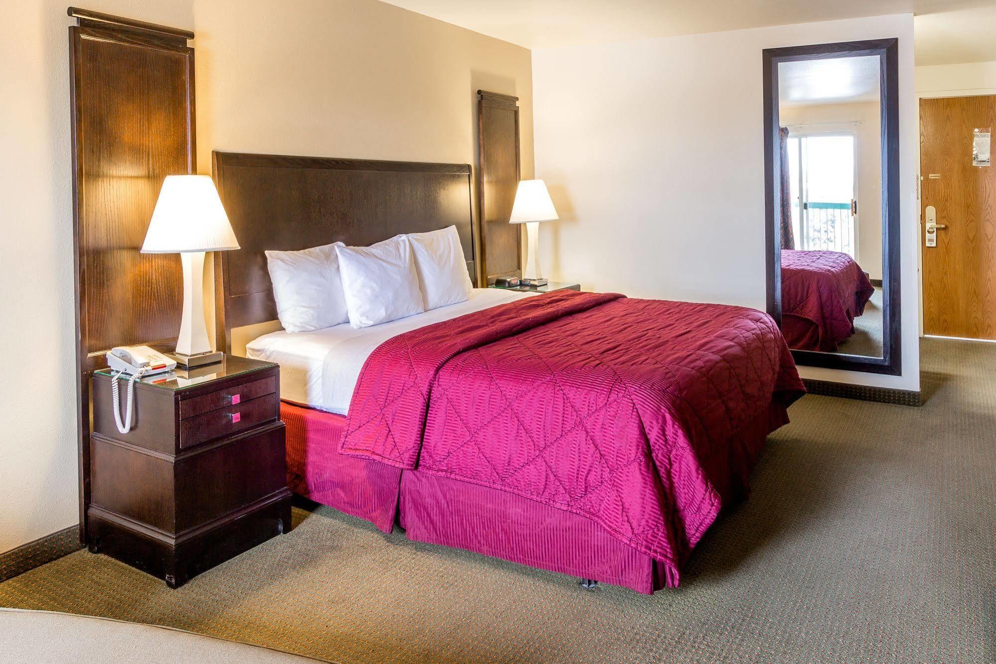 Cedars Inn Wenatchee Εξωτερικό φωτογραφία