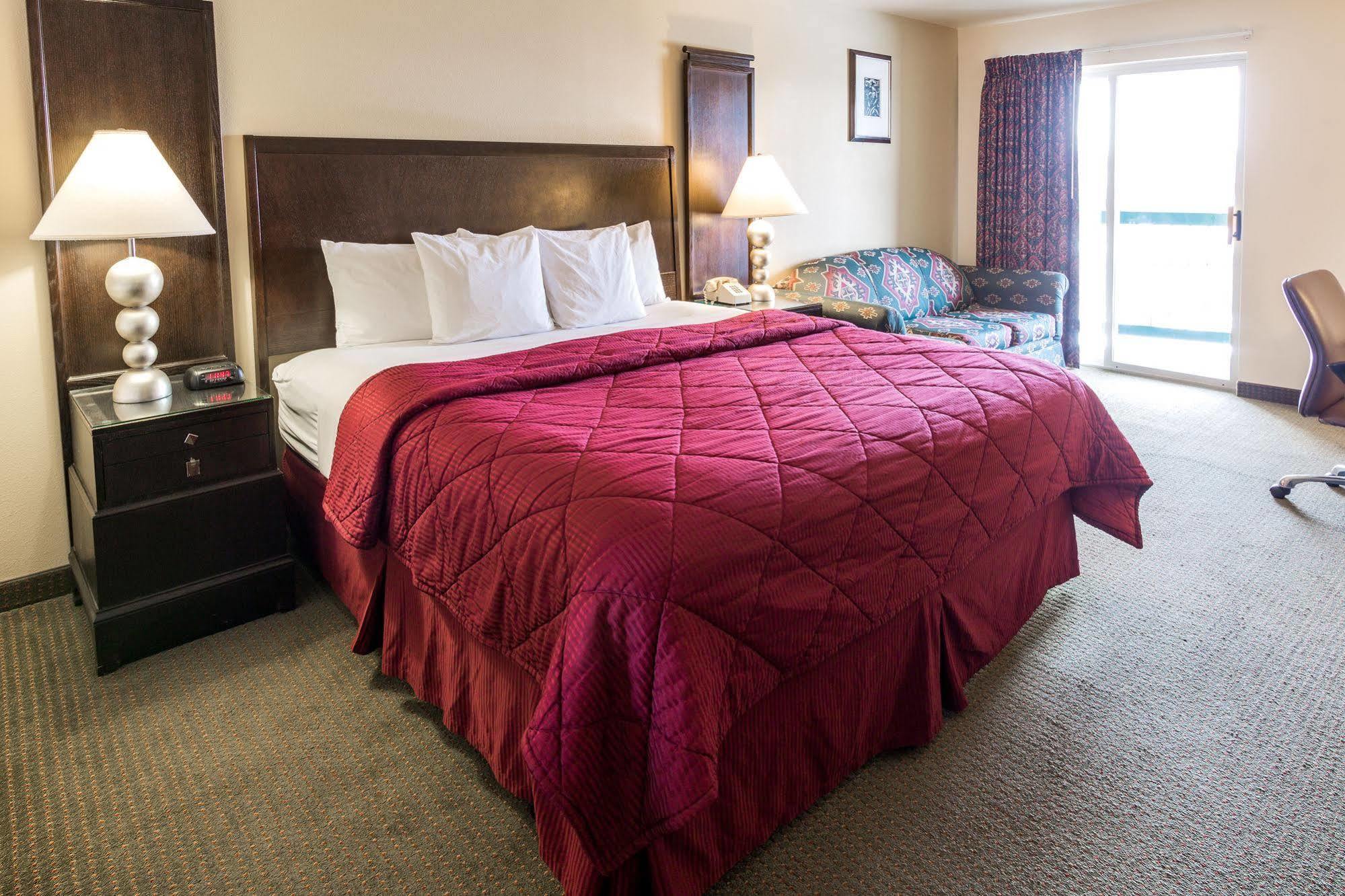 Cedars Inn Wenatchee Εξωτερικό φωτογραφία