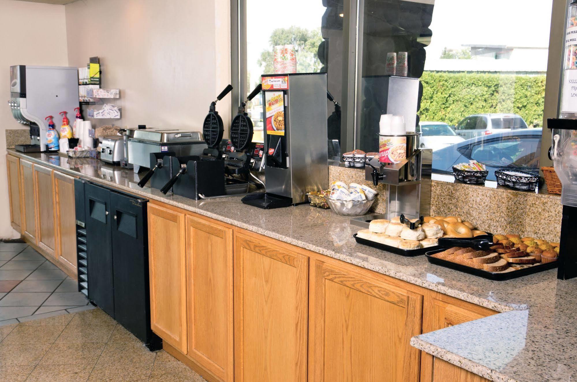 Cedars Inn Wenatchee Εξωτερικό φωτογραφία