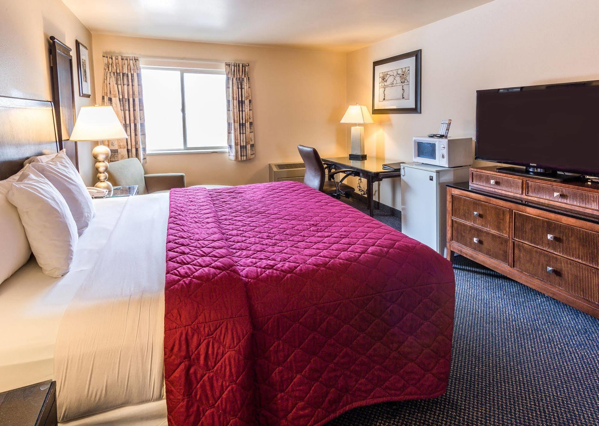Cedars Inn Wenatchee Εξωτερικό φωτογραφία